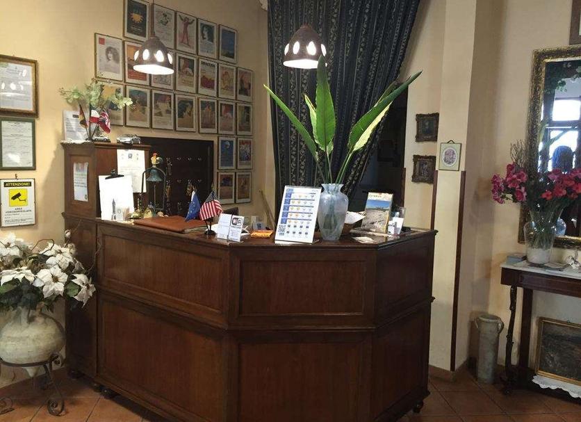 Front desk Photo