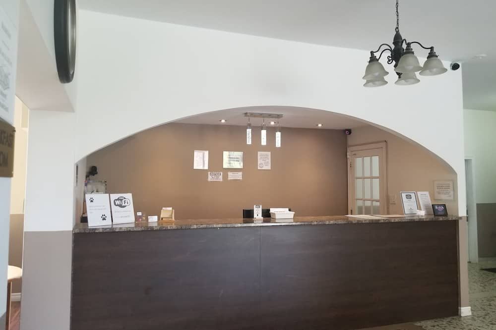 Front desk Photo