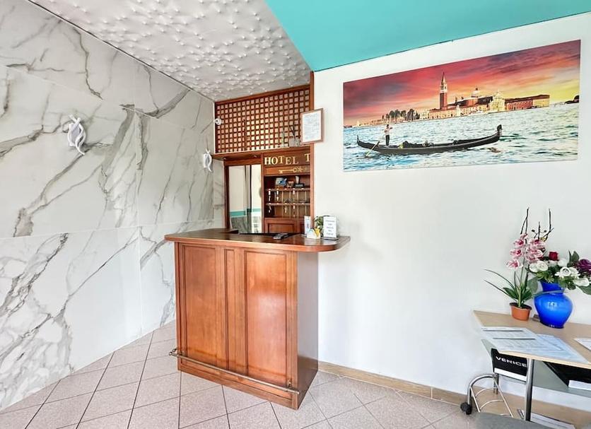 Front desk Photo