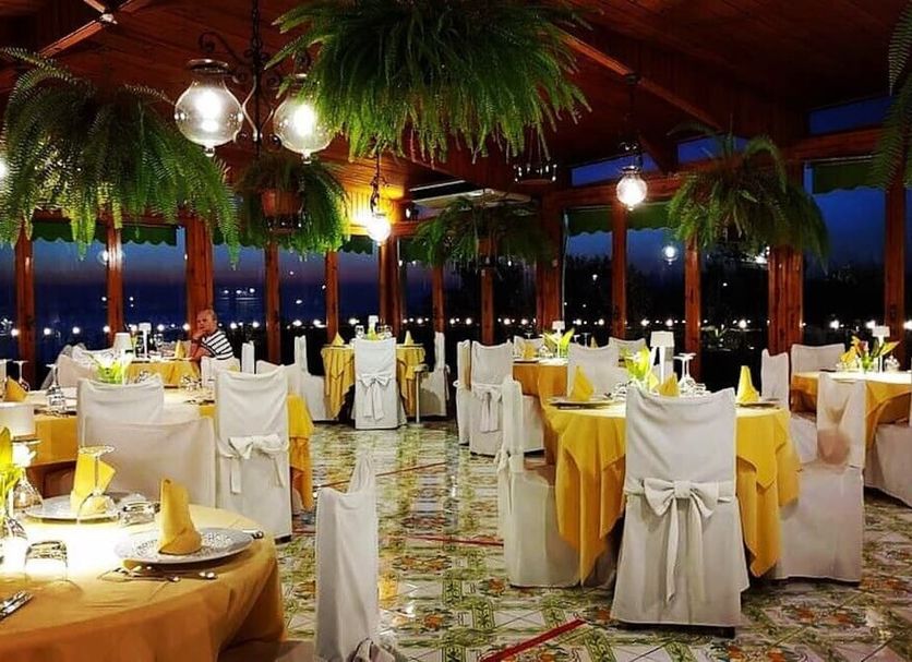 Banquet hall Photo