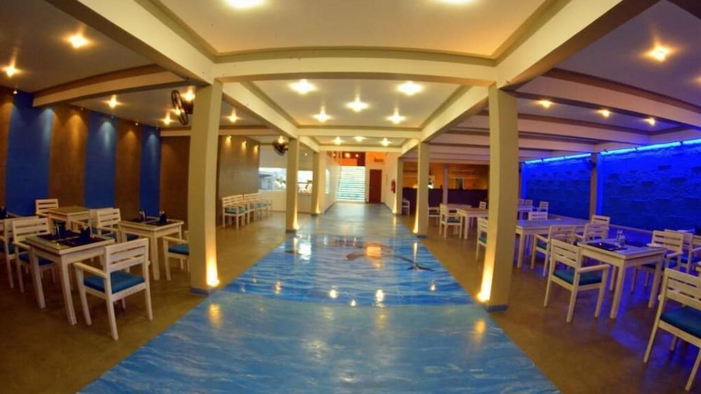 Beach Corridor Hotel & Spa
