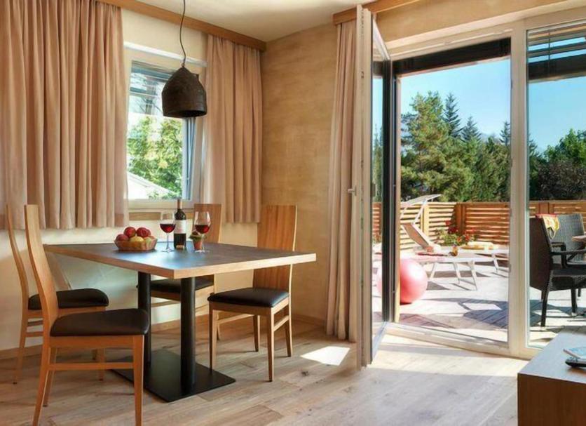 Dining room Photo