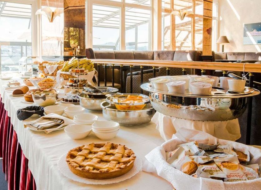 Buffet Photo