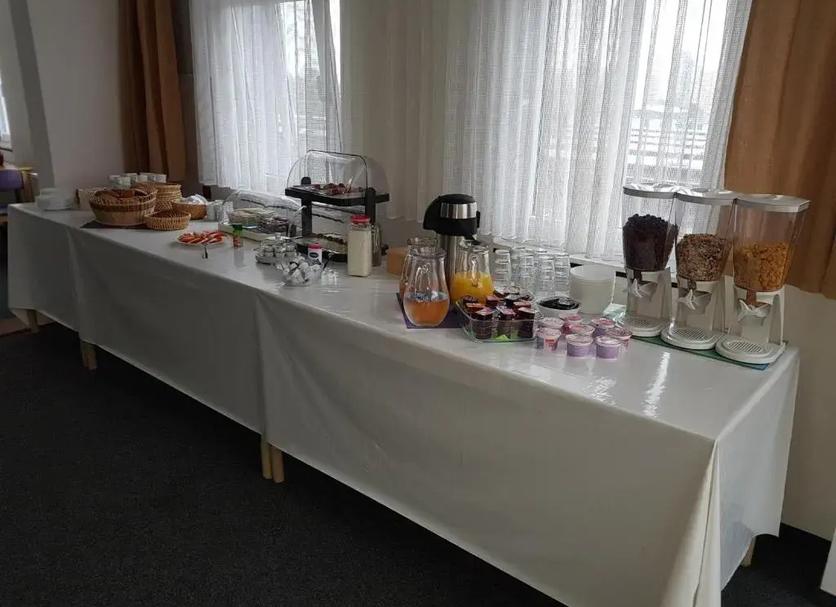 Buffet Photo