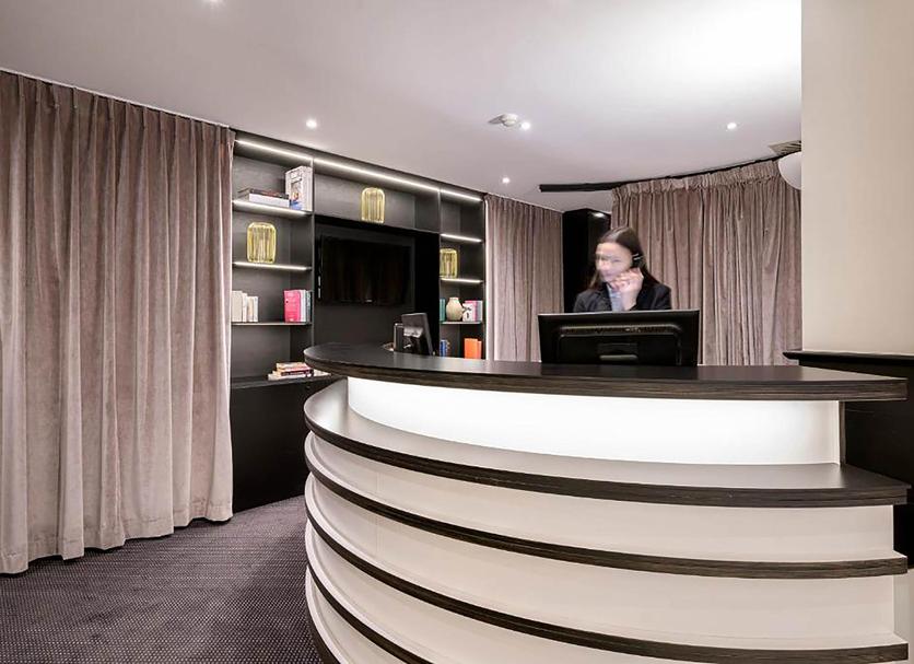 Front desk Photo