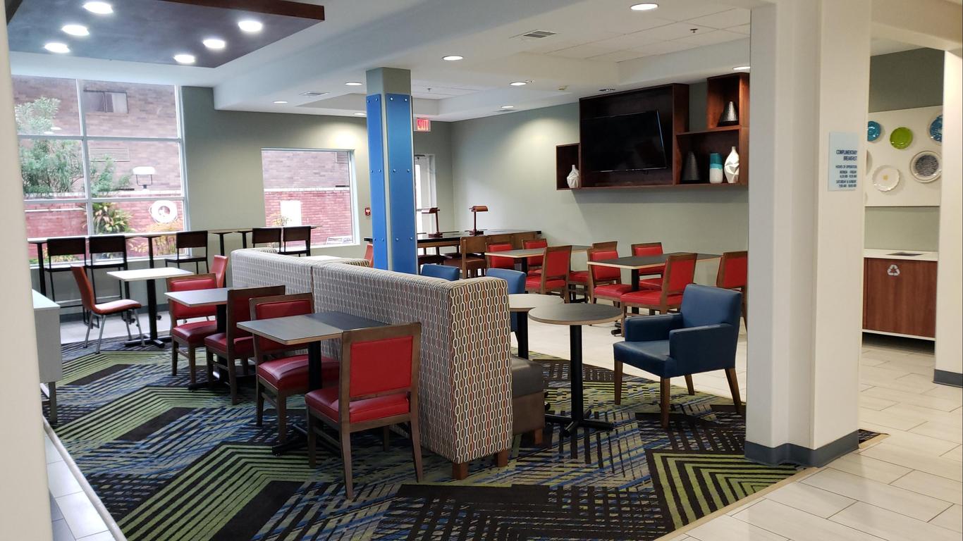 Holiday Inn Express Hotel and Suites Weslaco, an IHG Hotel