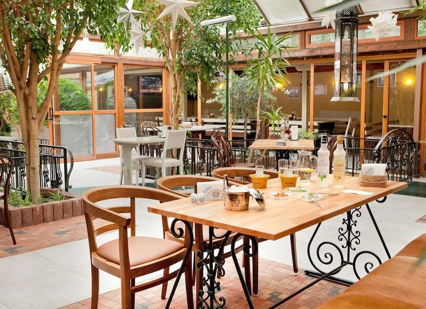 Restaurant Photo