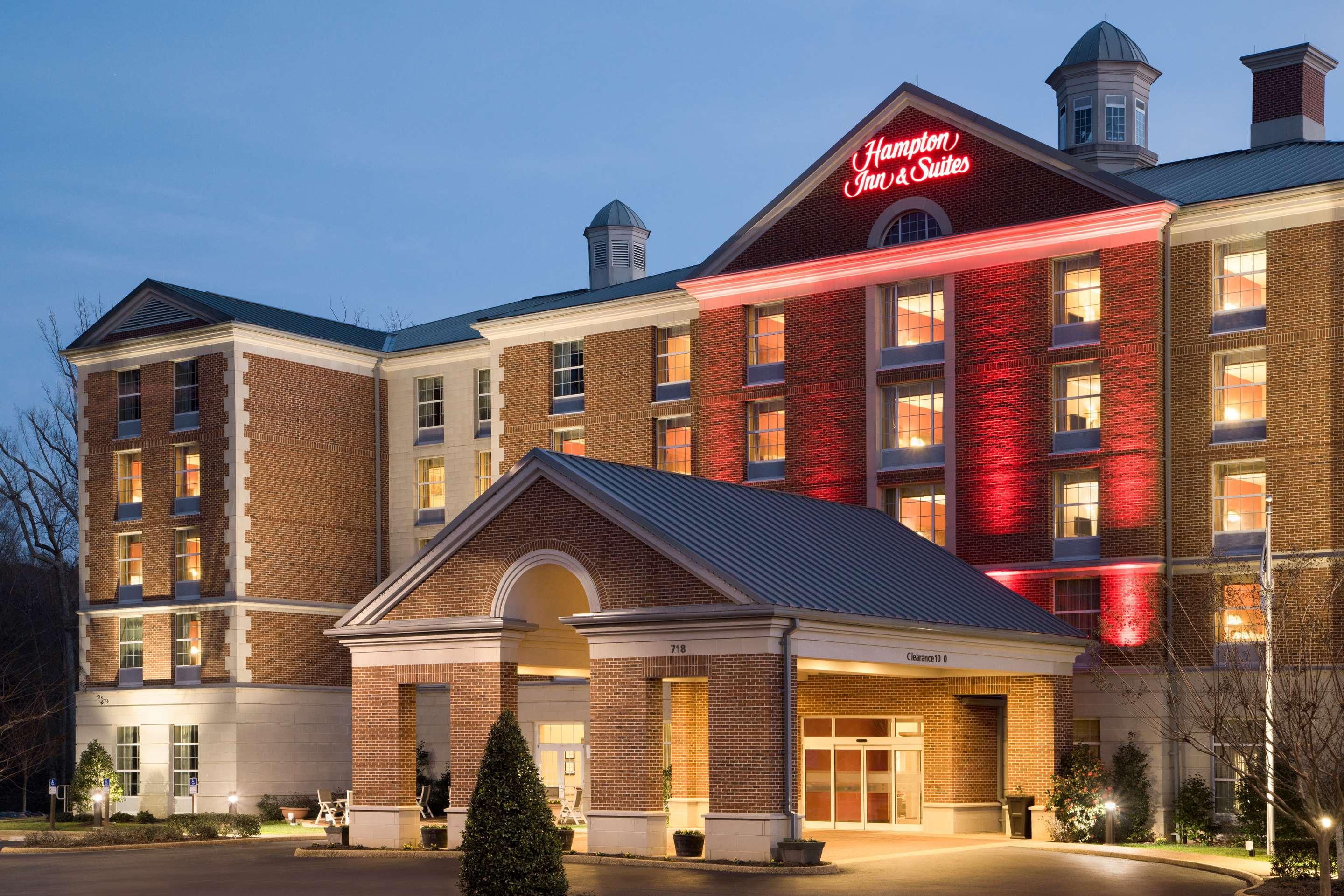 $44+ TOP Hotels Near Williamsburg Prime Outlets VA