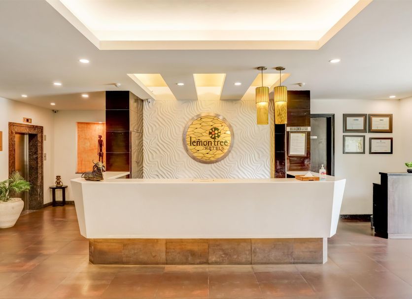 Front desk Photo