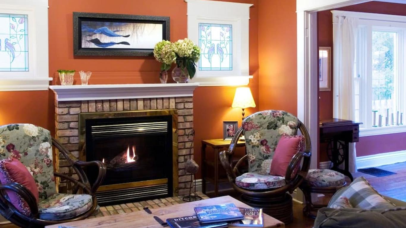 Simcoe Suites on the Henley