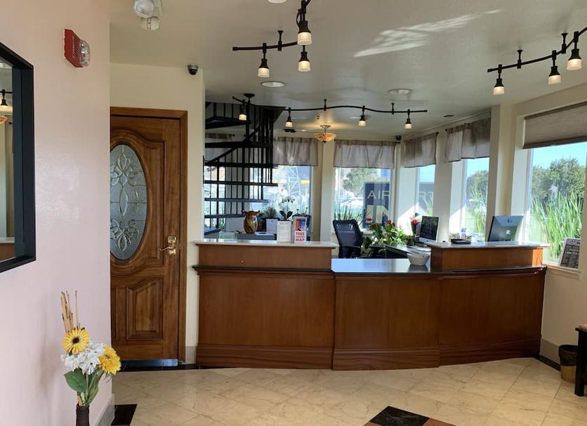 Front desk Photo