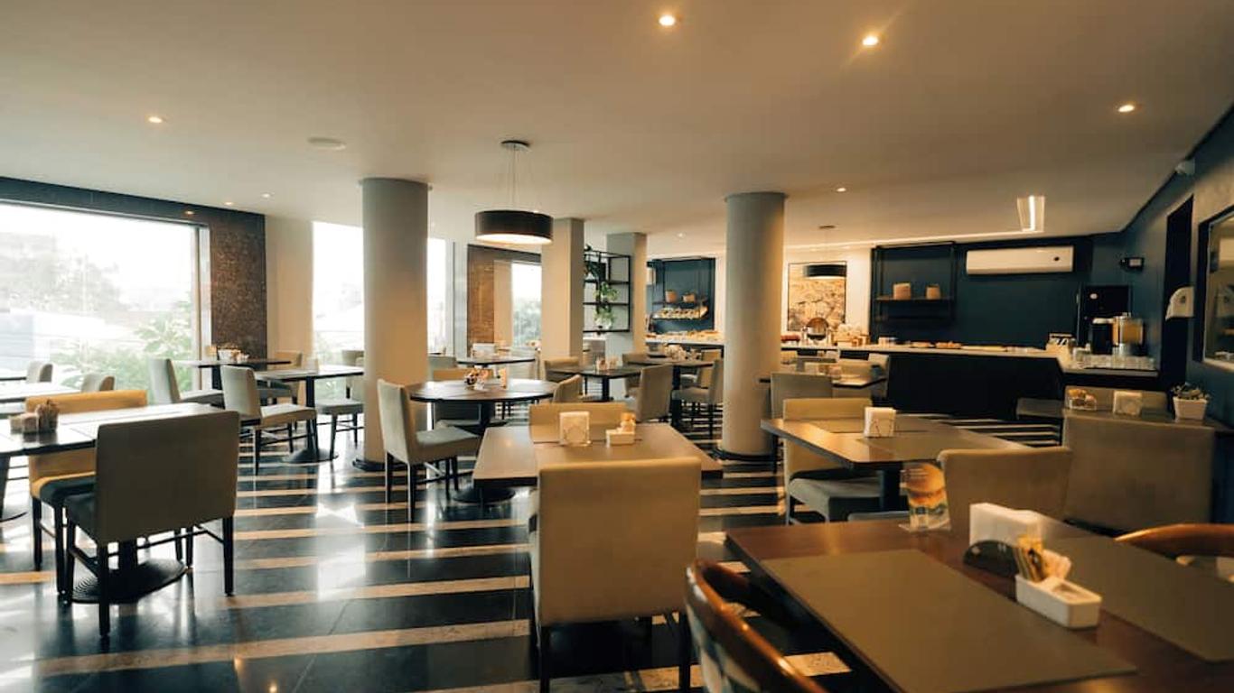 Hotel Serrano