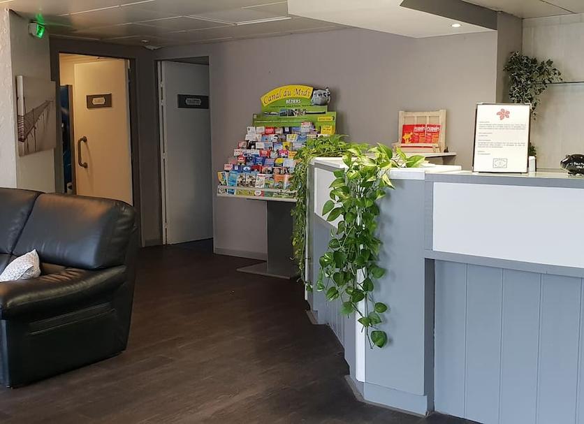 Front desk Photo