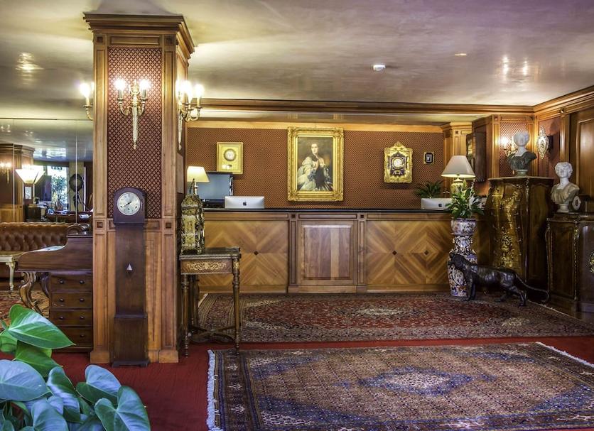 Front desk Photo