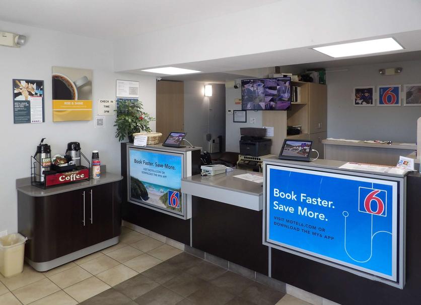 Front desk Photo