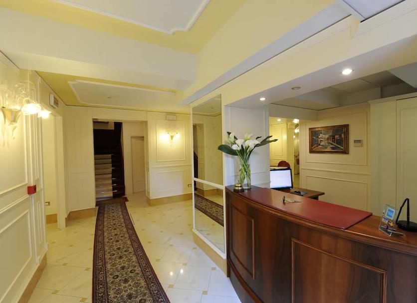 Front desk Photo