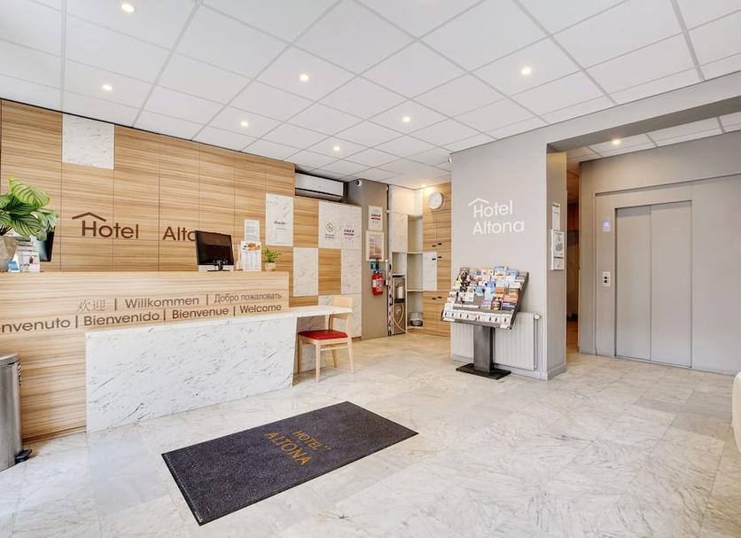 Front desk Photo
