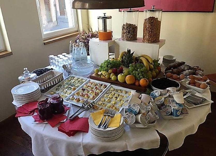 Buffet Photo