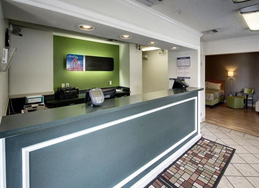Front desk Photo