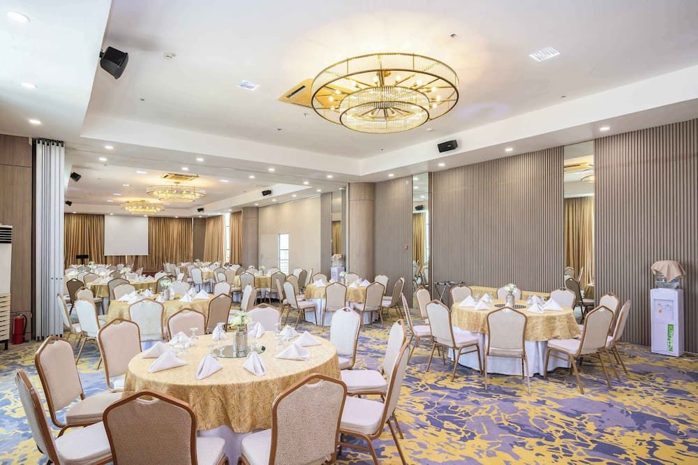 Banquet hall
