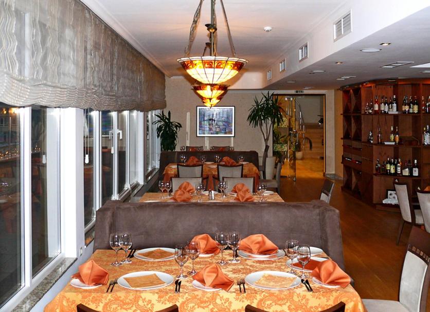 Restaurant Photo