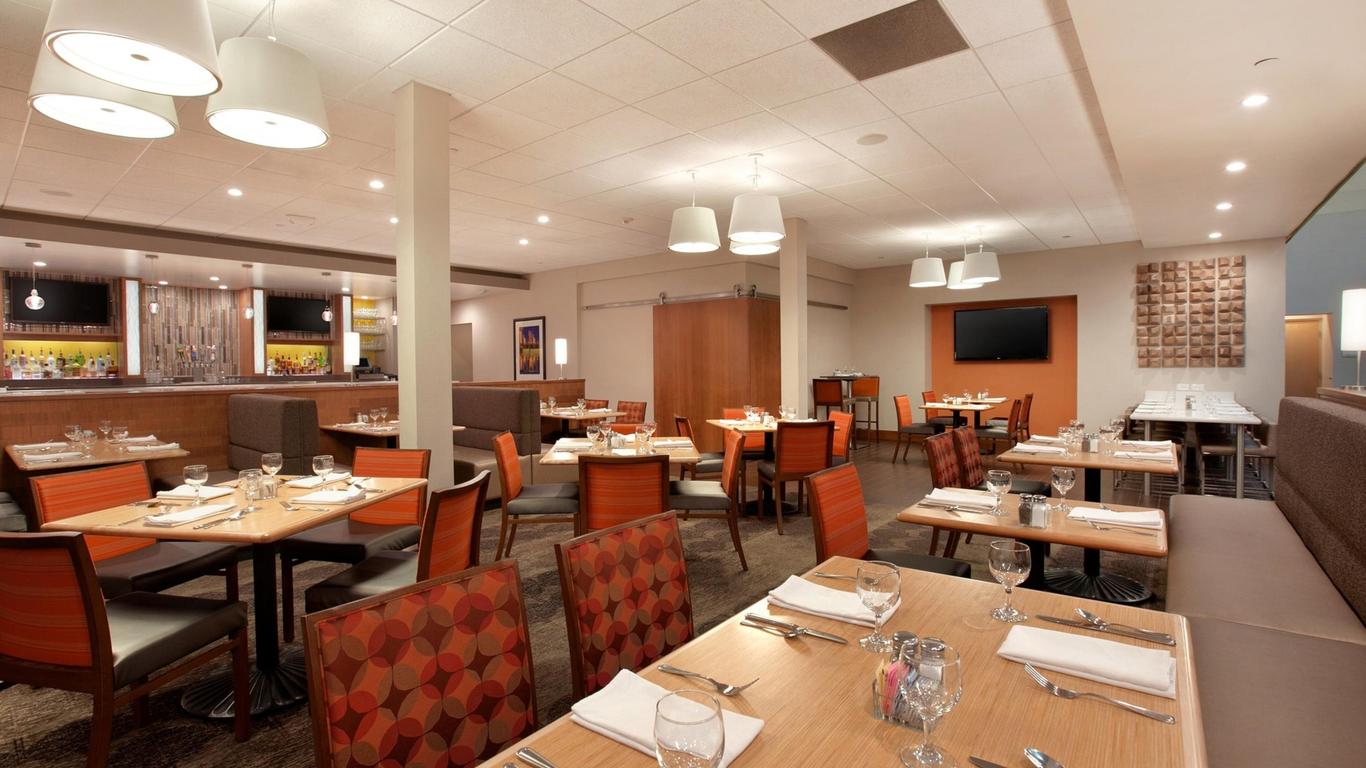 Holiday Inn Airport - Portland, An IHG Hotel