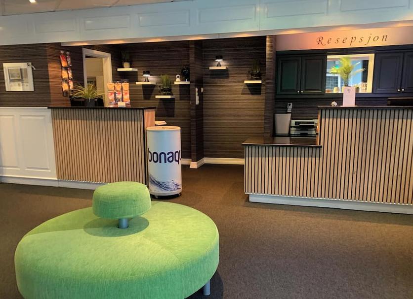 Front desk Photo