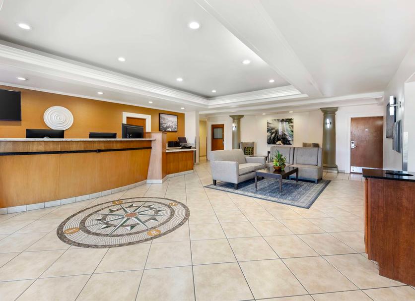 Front desk Photo