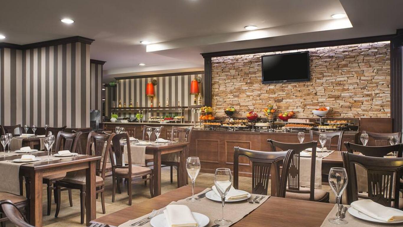 Royal Park Hotel & Apartments