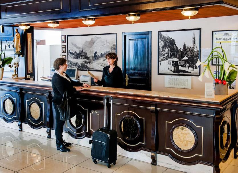 Front desk Photo