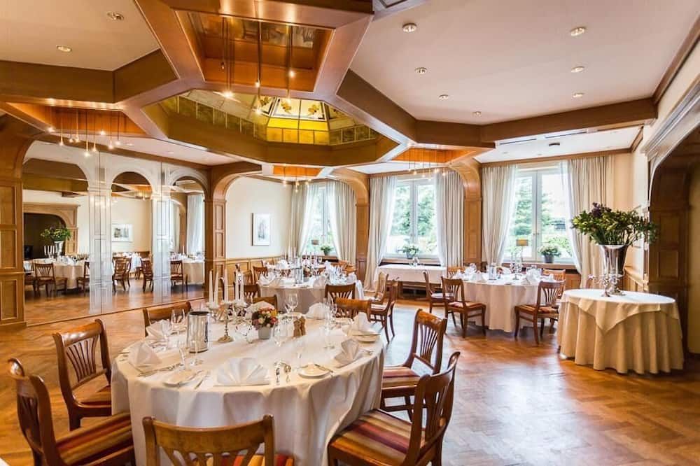 Banquet hall Photo