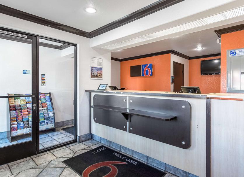Front desk Photo