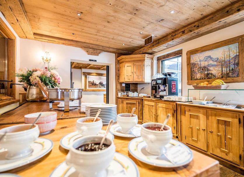 Dining room Photo
