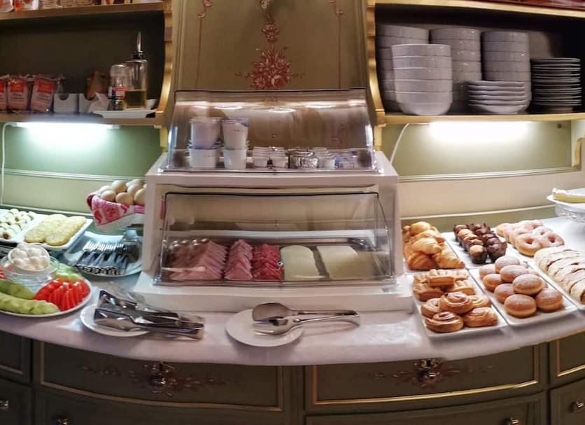 Buffet Photo