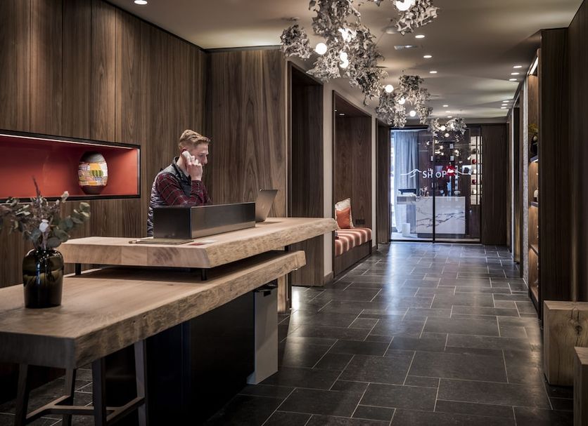 Front desk Photo