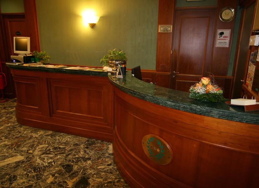 Front desk Photo