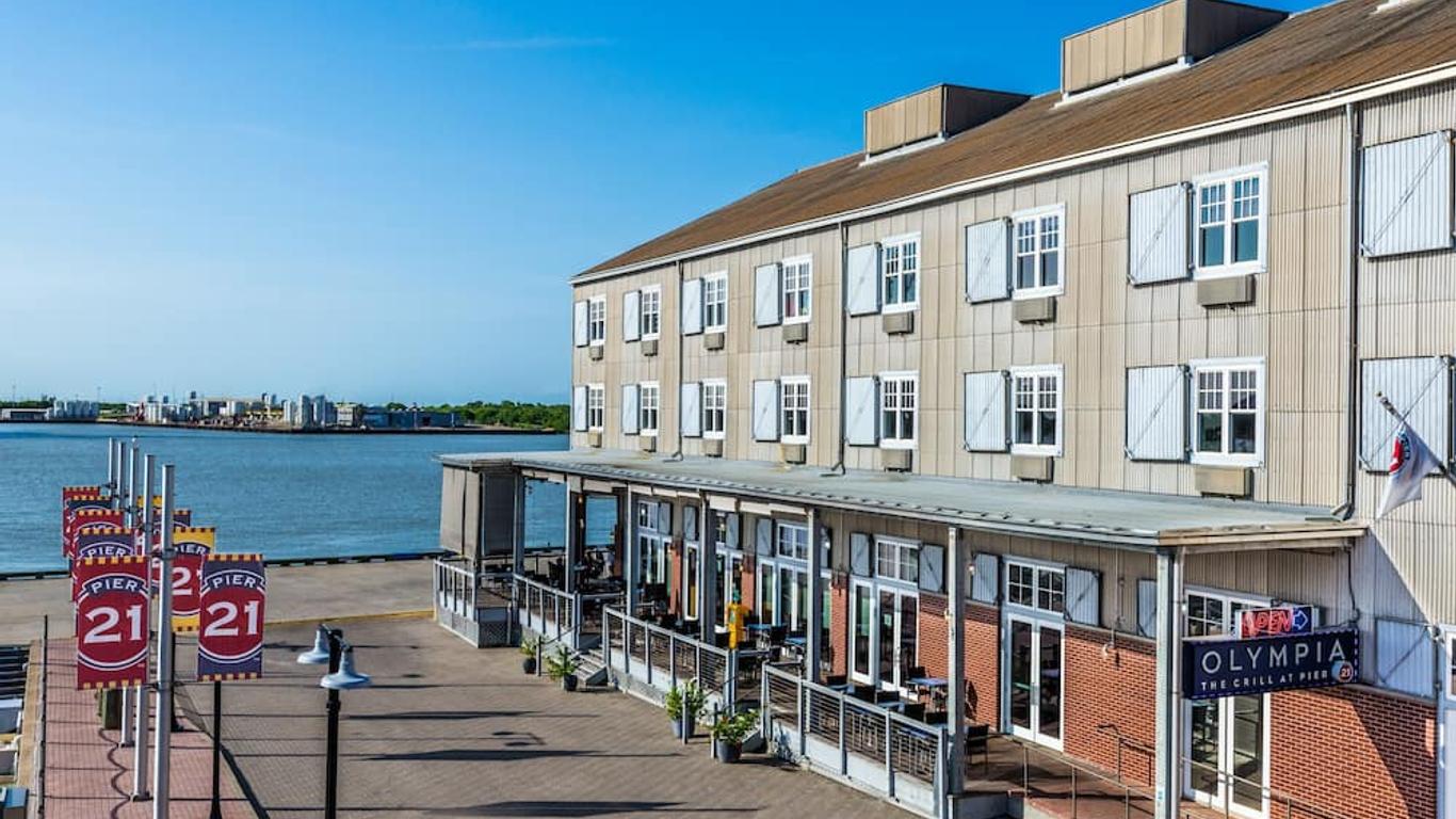 Harbor House Hotel and Marina