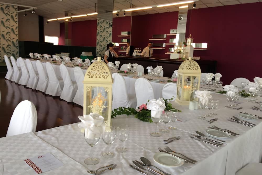 Banquet hall