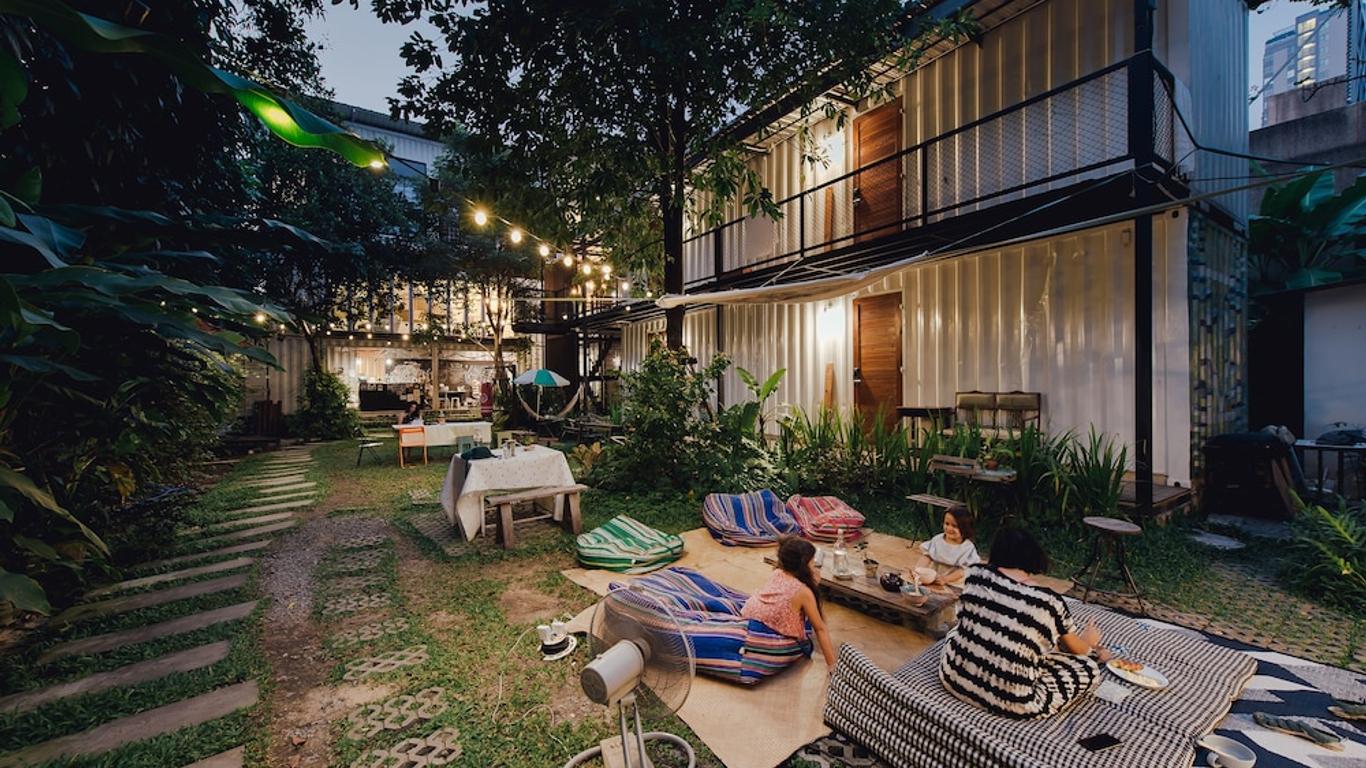 The Yard Hostel from ₹ 1,088. Bangkok Hotel Deals & Reviews - KAYAK