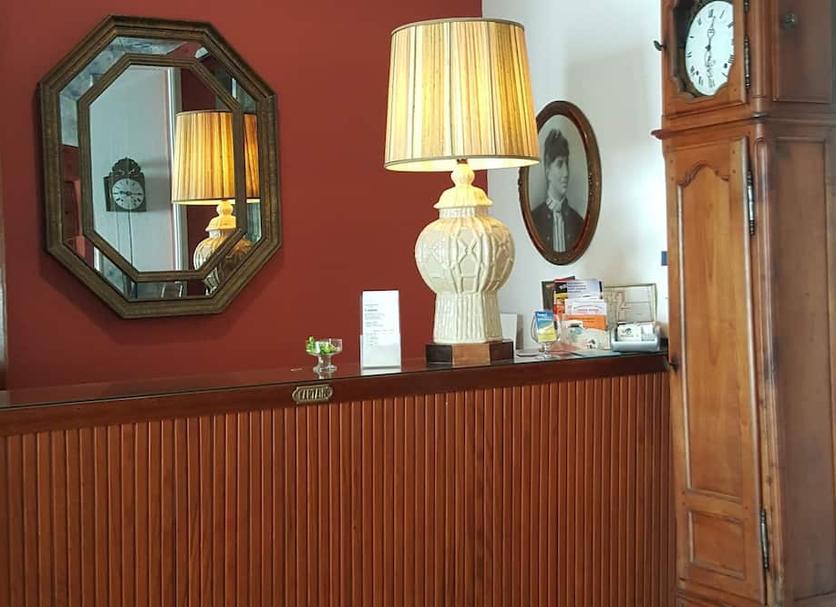 Front desk Photo