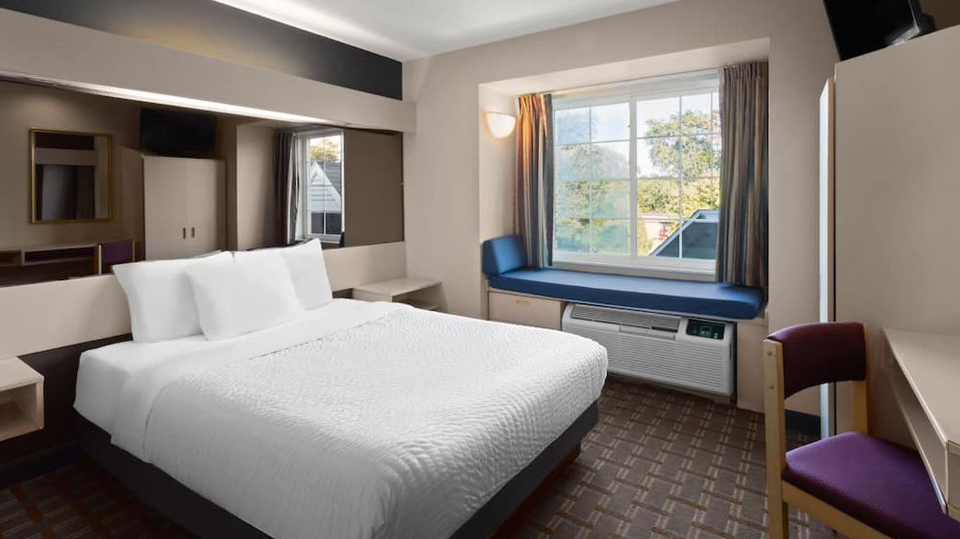 Americas Best Value Inn & Suites Racine