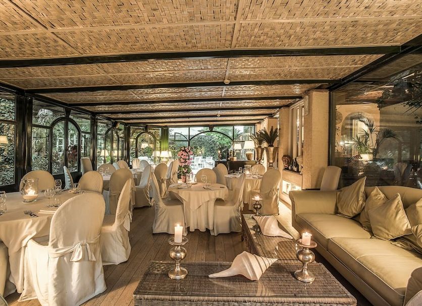 Banquet hall Photo