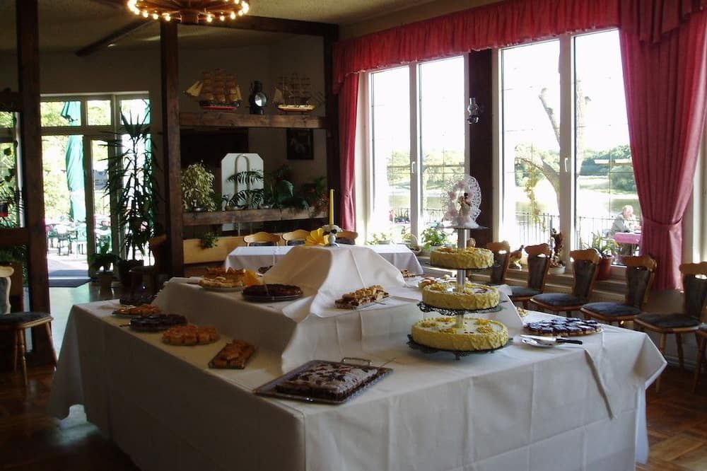 Buffet Photo