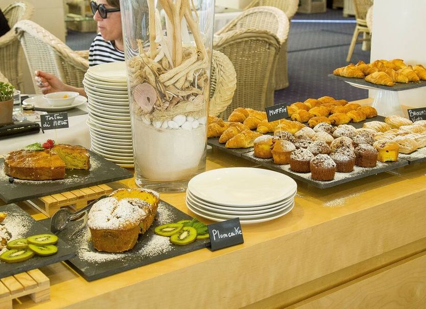 Buffet Photo