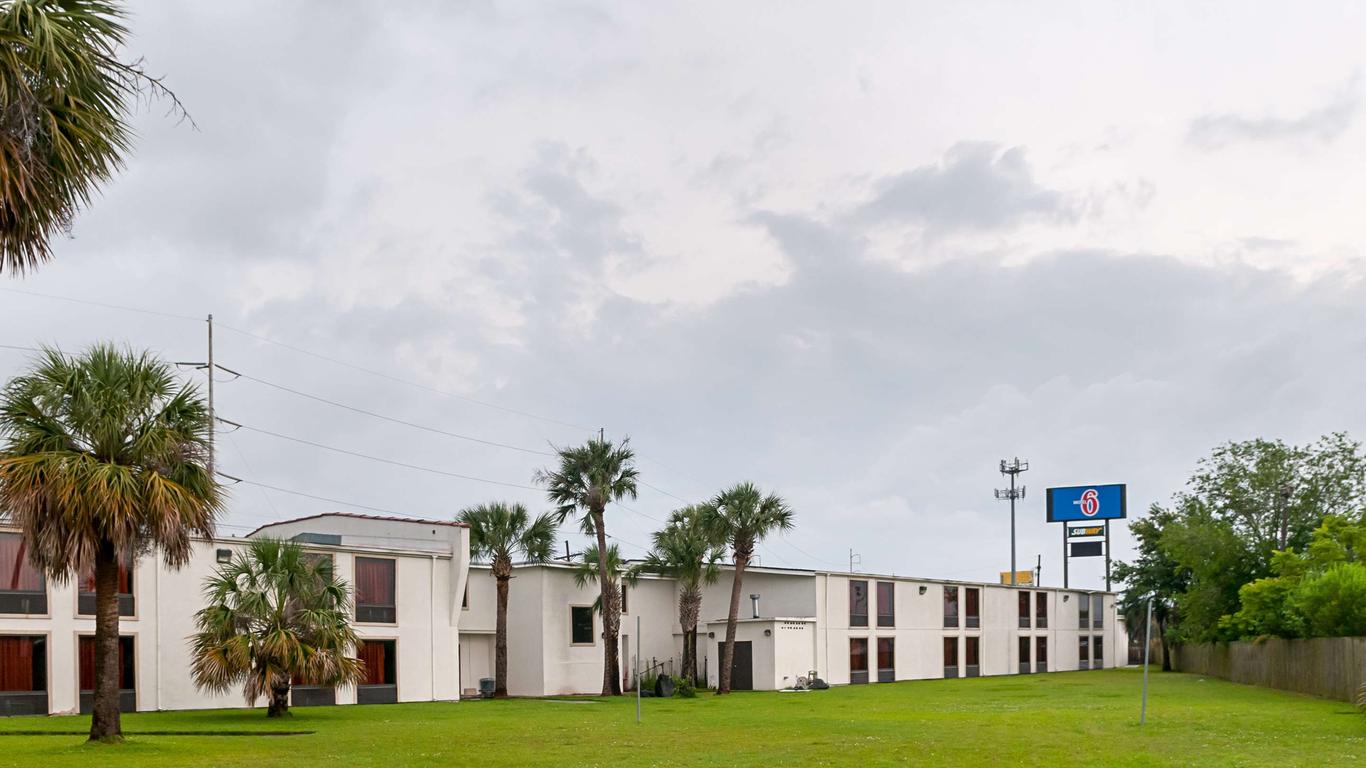 Motel 6-New Orleans, La - Near Downtown