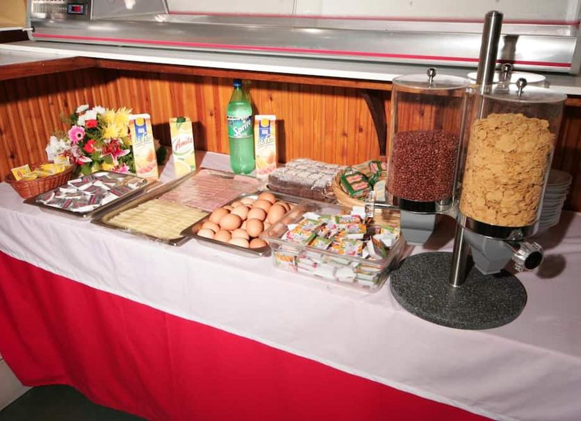 Buffet Photo