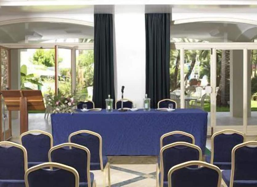 Conference room Photo
