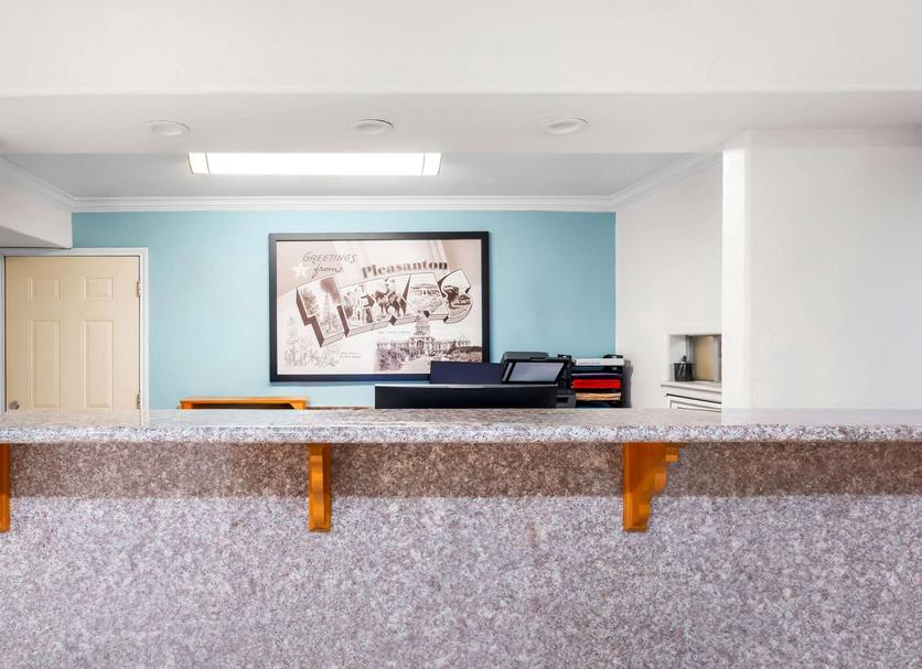 Front desk Photo