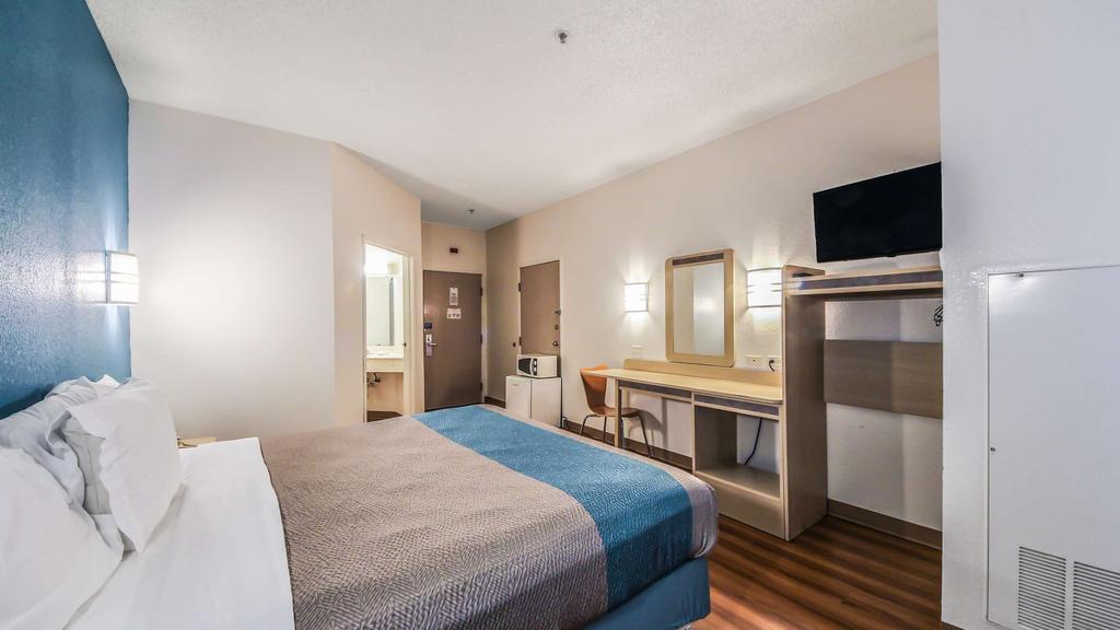 Motel 6 New Braunfels ₹ 5,181. New Braunfels Hotel Deals & Reviews - KAYAK