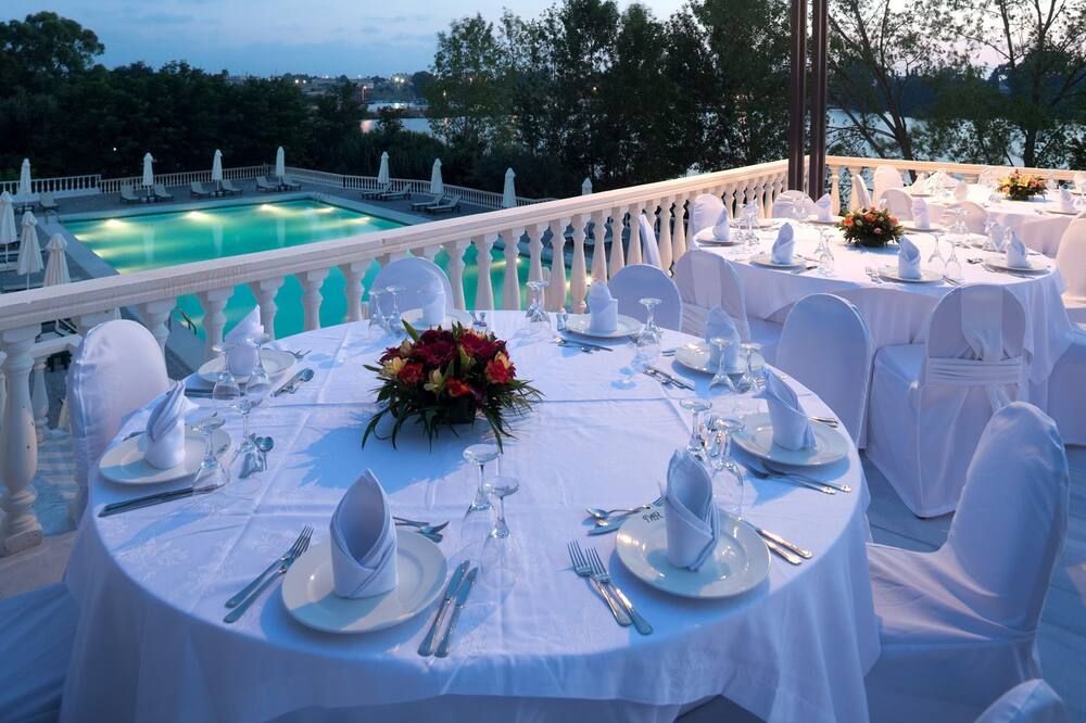 Banquet hall